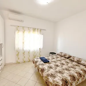 Pothos' House Vlorë